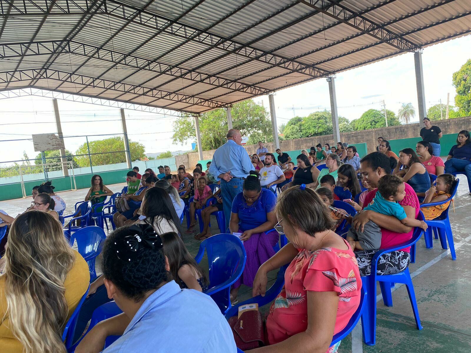 Imagem de compartilhamento para o artigo Prefeito Juvenal Consolaro participa de reunião de pais em Escola Municipal de Figueirão da MS Todo dia